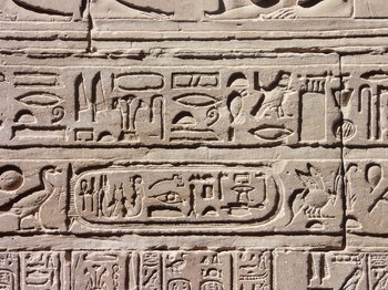 Hieroglyphen am Horustempel in Edfu