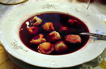 Polnische Suppe Barsczc mit Uszka