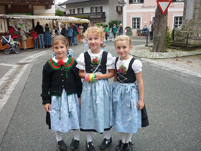 Mädchen in Tracht im Salzburger Land