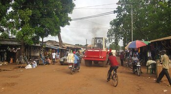 Ungepflasterte Straße in Guinea-Bissau