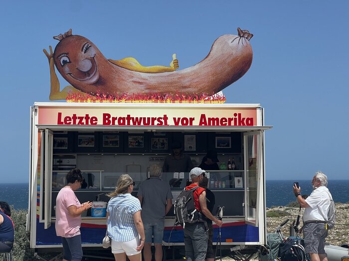 Letzte Bratwurst vor Amerika Imbiss am Kap St Vincent