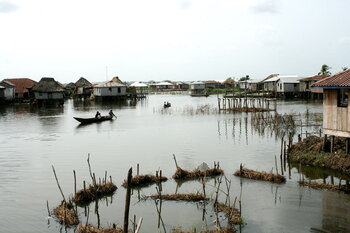 Landschaft in Benin: Ganvié im See