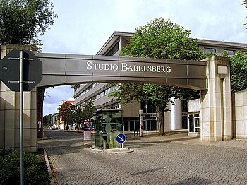 Eingang zum Studio Babelsberg