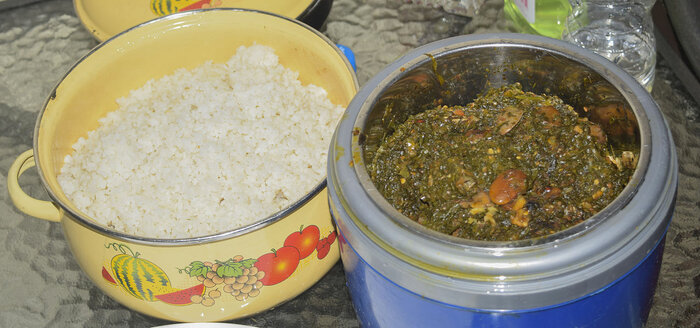 Reis und Potato Leaves Soße aus Sierra Leone