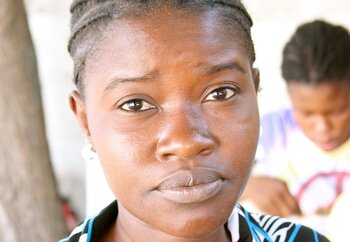 Arbeiterin in Textilfabrik, Haiti