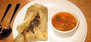 Essen in Mexiko Tamal und Kürbissuppe