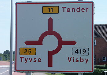 Straßenschild in Dänemark auf Dänisch