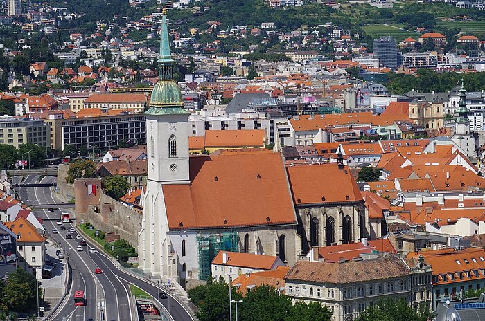 Häuser udn Kirche in Bratislava