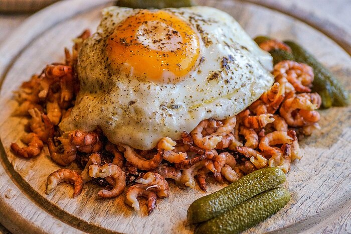 Krabbenbrot mit Spiegelei