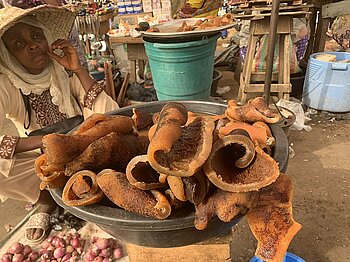 Essen in Nigeria: Ponmo oder Kpomo