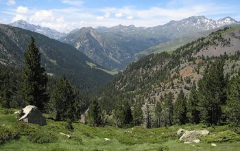 Berge und Täler in den Pyrenäen