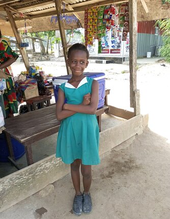 Schülerin einer Grundschule in Ghana Bildung in Ghana: Schülerin