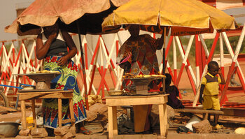 Verkauf von gebratenen Kochbananen