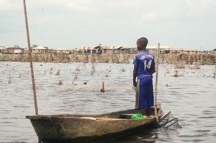 Junger Fischer in Ganvié in Benin