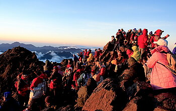 Menschen auf dem Yushan-Gipfel in Taiwan