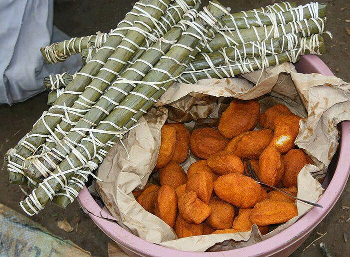 Miondos und Krapfen (Beignets) in Bandrefam in Kamerun