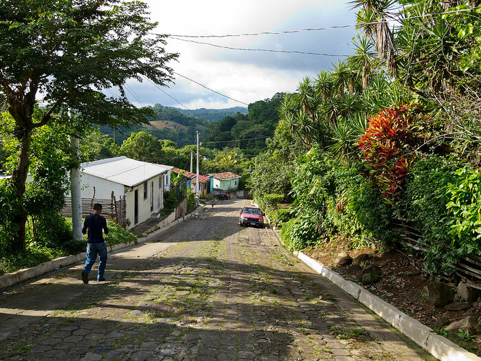 Straße in Huizúcar in El Salvador