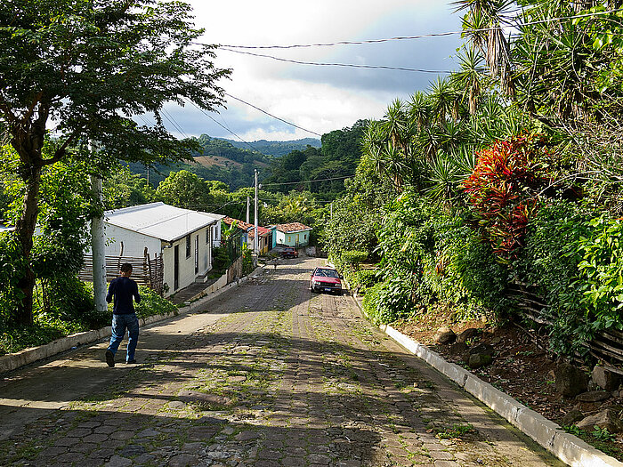 Straße in Huizúcar in El Salvador