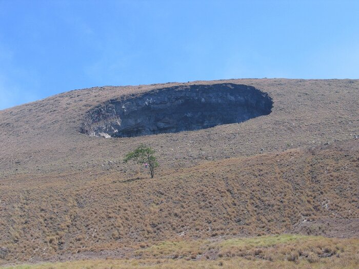 Vulkan mit Kraterloch in Nicaragua