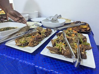 Essen wurde in einem kongolesischen Restaurant