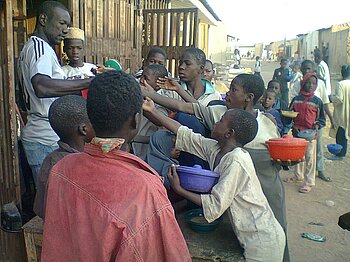 Almajiri in Katsina in Nigeria betteln