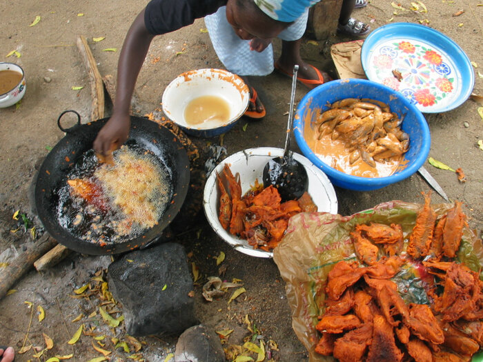 Fischzubereitung in Kamerun