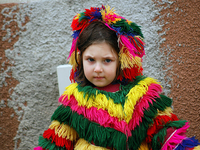 Portugiesisches Kind beim Karneval in Podence