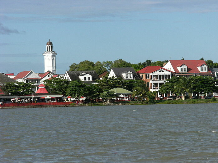 Paramaribo vom Wasser aus