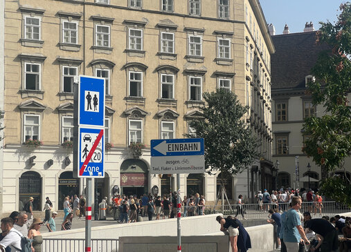Einbahn: Schild in Wien
