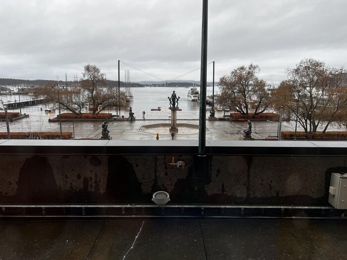 Blick auf den Rathausplatz Oslo