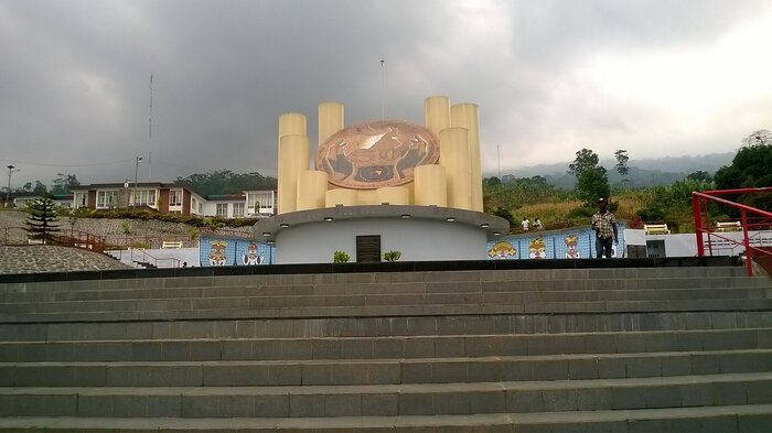 Wiedervereinigungsdenkmal in Yaounde Wiedervereinigungsdenkmal in Yaounde