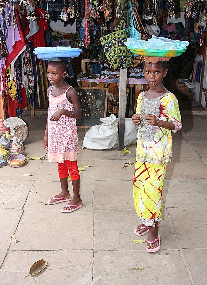 Zwei Mädchen aus Gambia