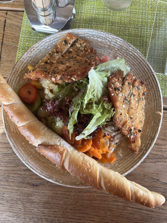 Was ist Backhendlsalat