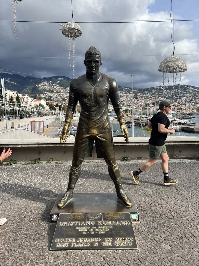Ronaldo Statue